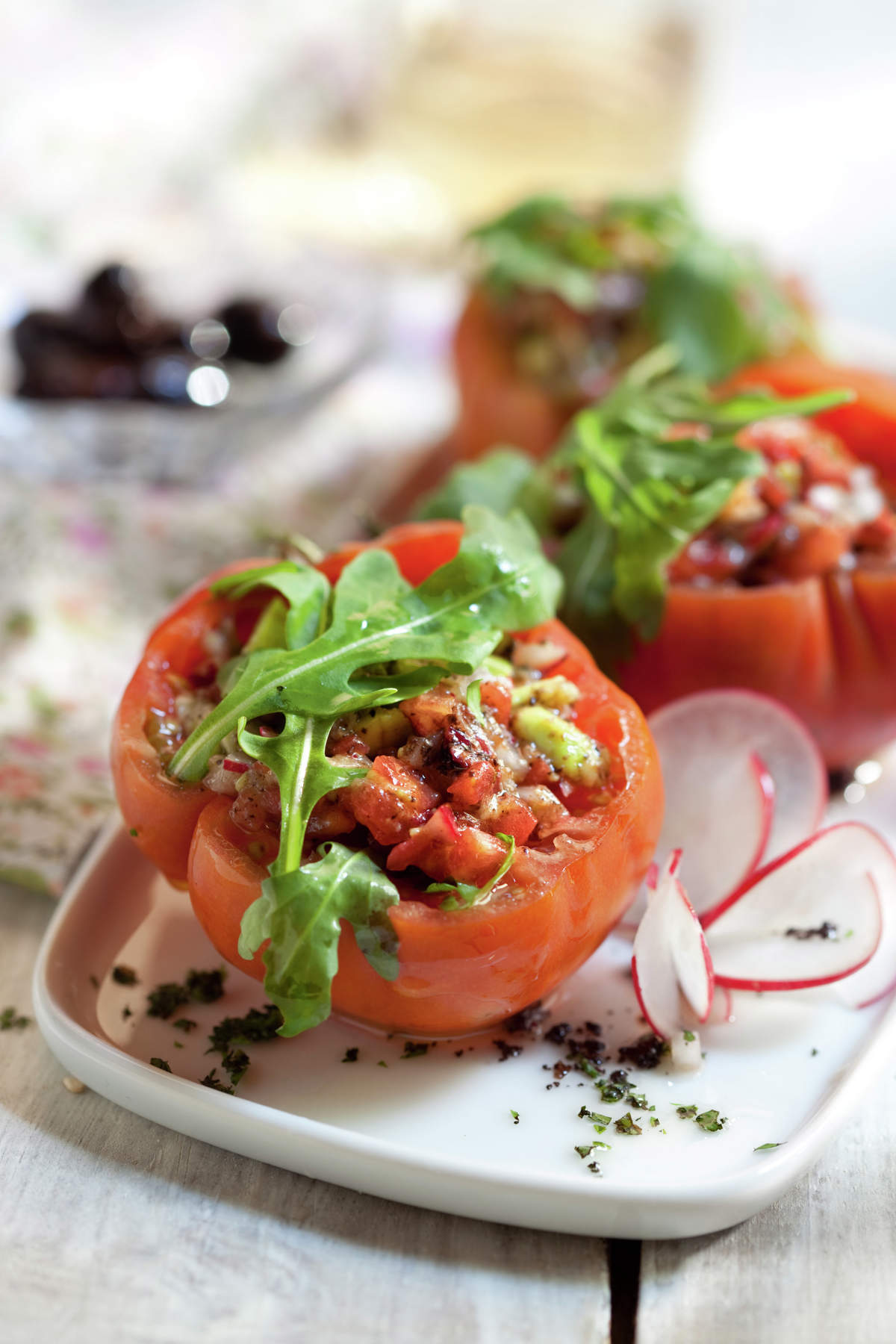 TOMATES RELLENOS DE AGUACATE.