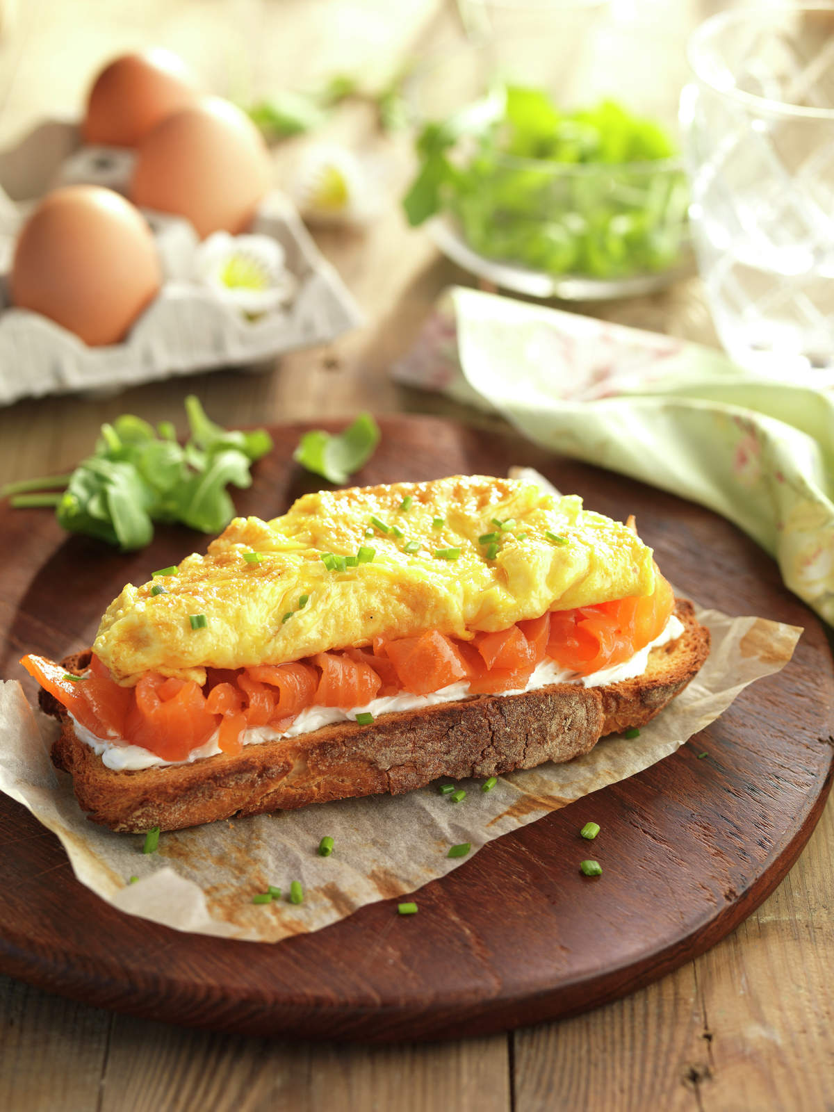 TOSTA DE TORTILLA Y TRUCHA AHUMADA.