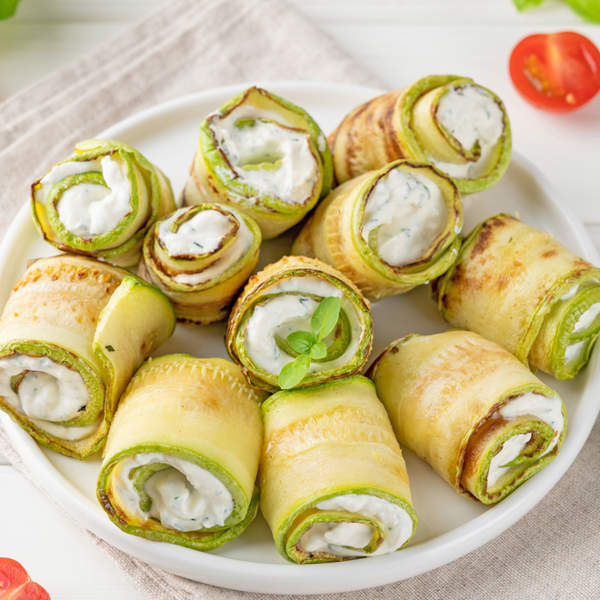 Calabacín relleno en el microondas con queso crema y puerro