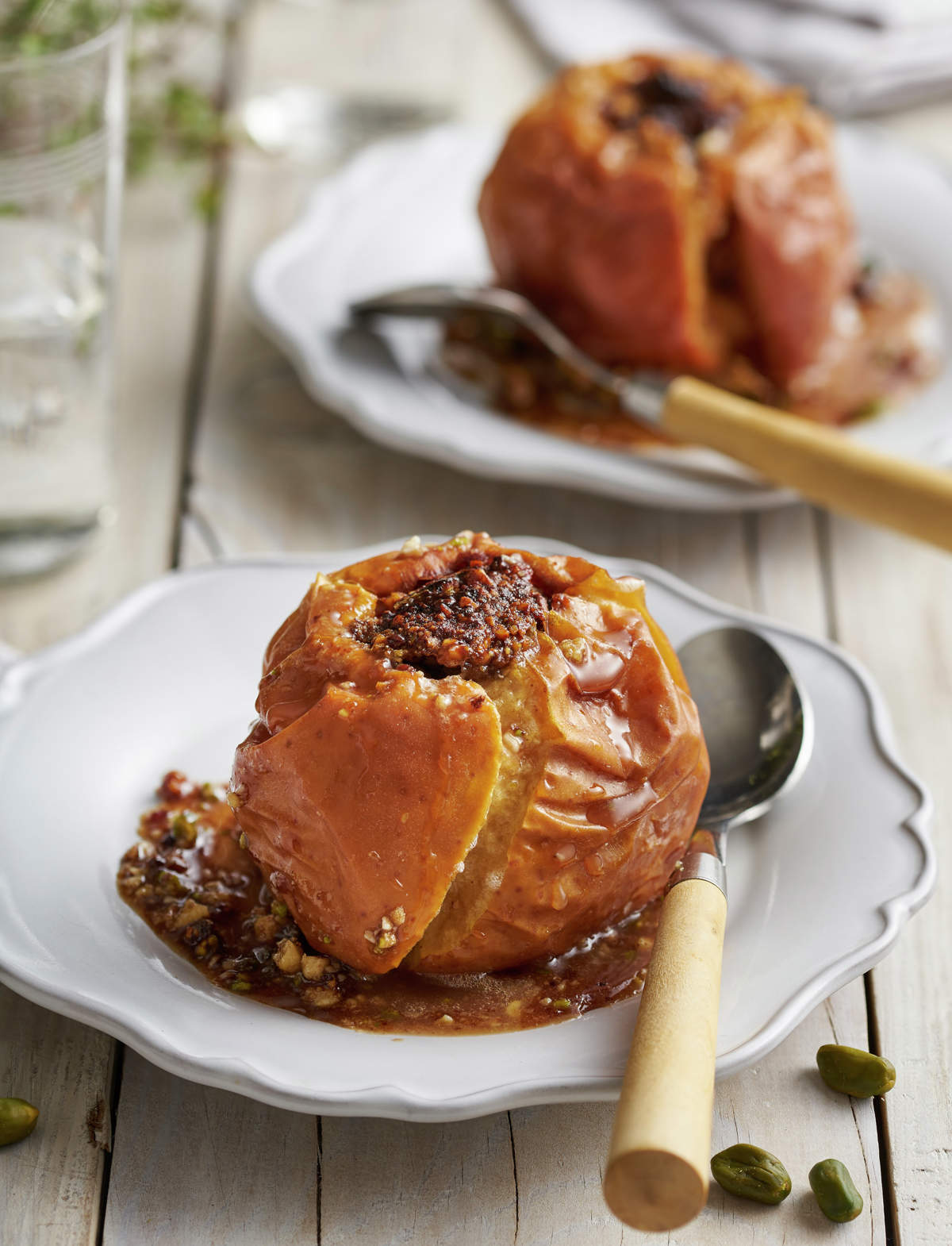 Manzanas rellenas de frutos secos.