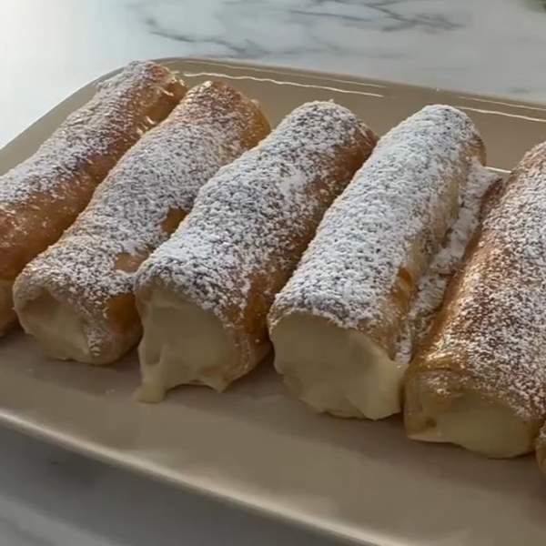 Cañas rellenas de crema pastelera