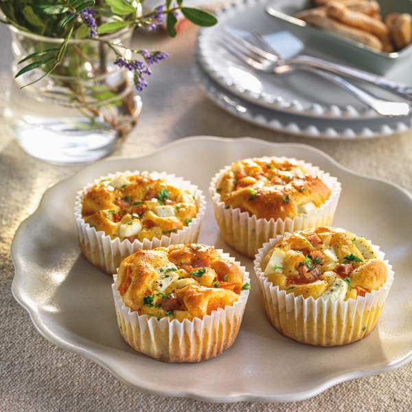 Muffins de jamón y queso feta con hierbas