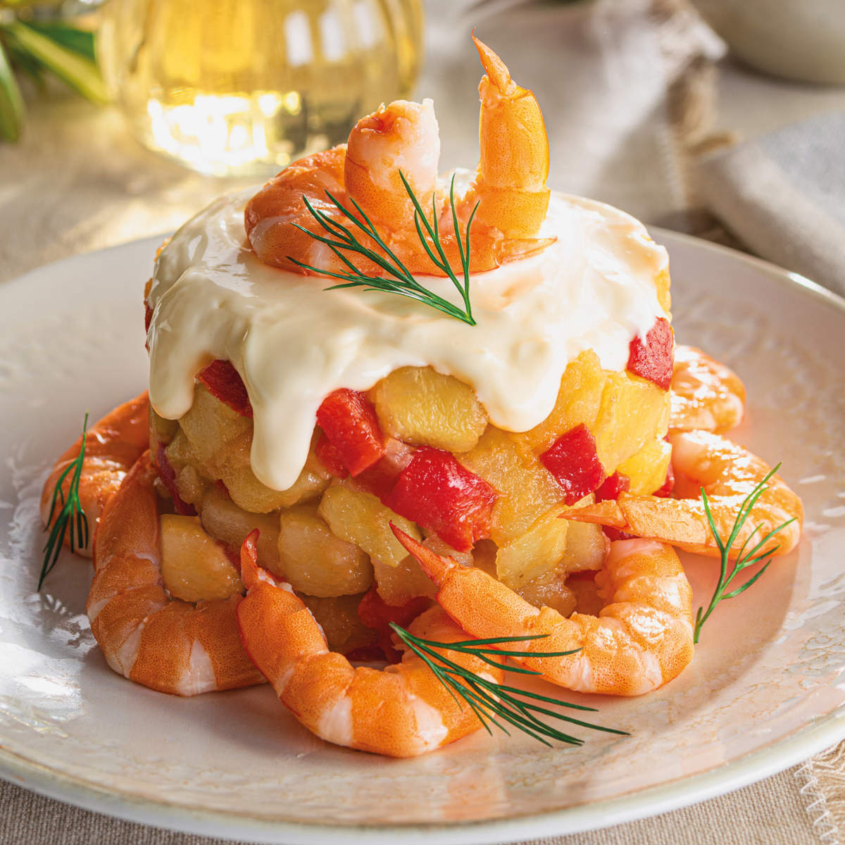 Timbal de ensaladilla con langostinos