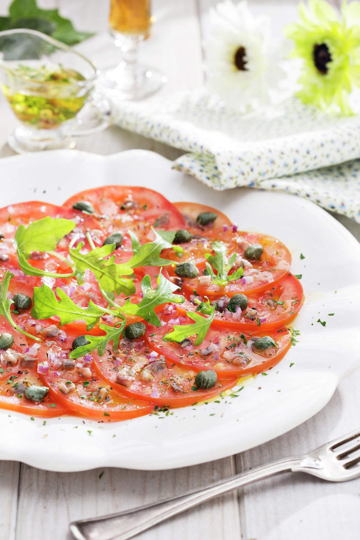 CARPACCIO DE TOMATE CON SALSA DE ANCHOAS.