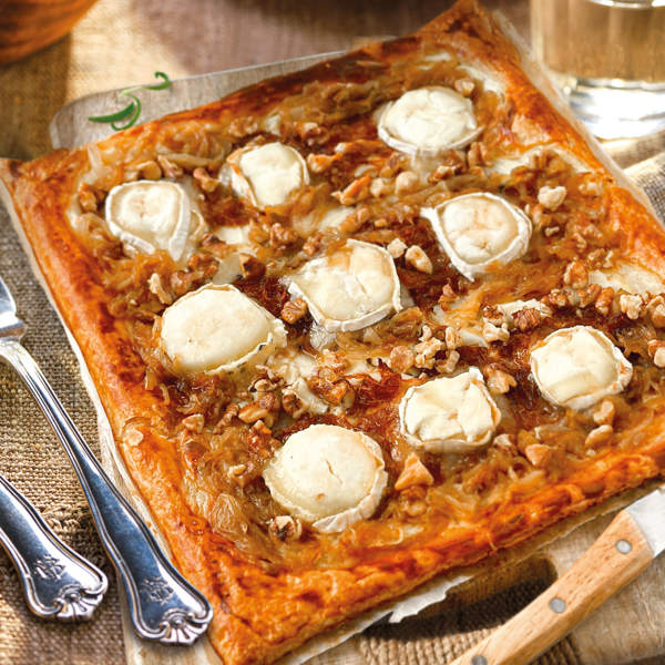 Tarta de cebolla, queso de cabra y nueces