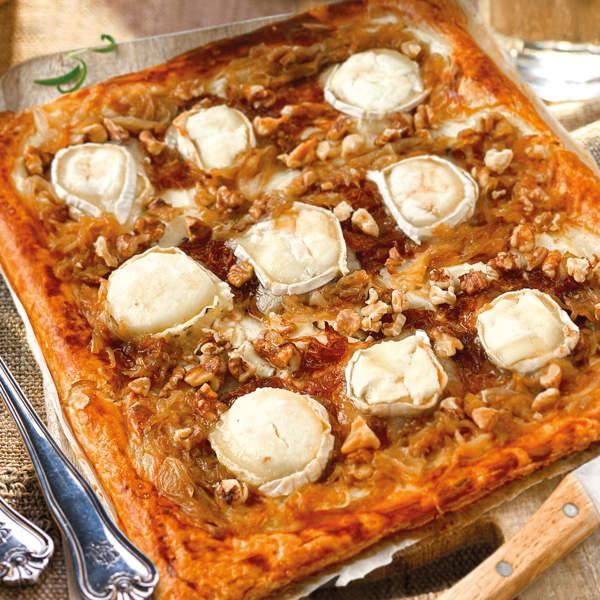 Tarta de cebolla, queso de cabra y nueces