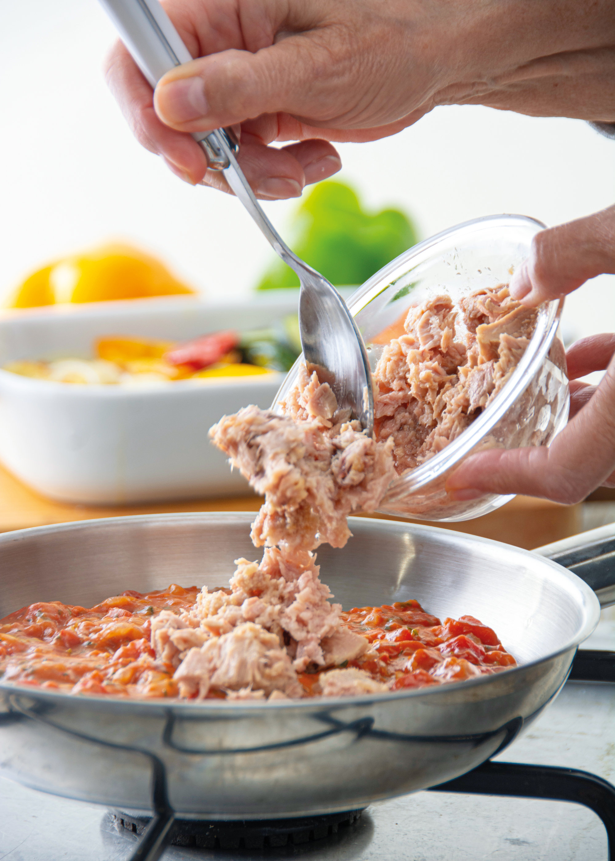 4. Haz la salsa de atún