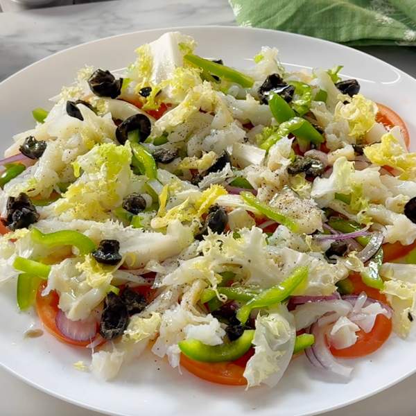 Esqueixada de bacalao, una ensalada tradicional catalana, sabrosa y fácil