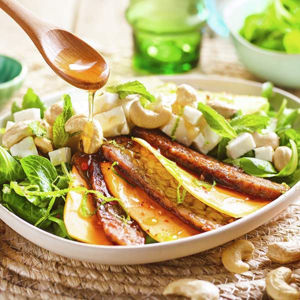 Ensalada de carpaccio de mango y tempeh