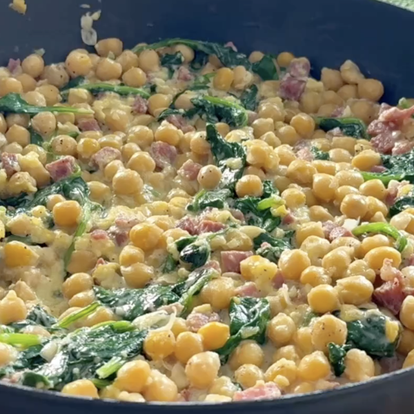 Garbanzos con espinacas a la carbonara