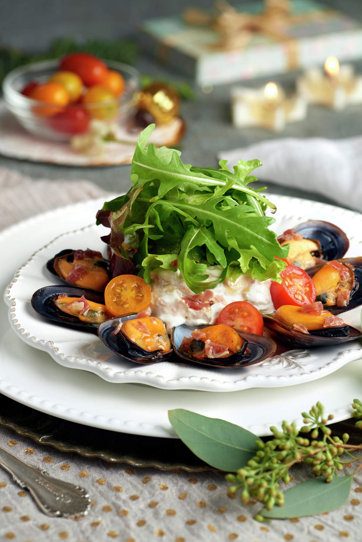 ENSALADA DE MEJILLONES CON MOUSSE DE VENTRESCA.