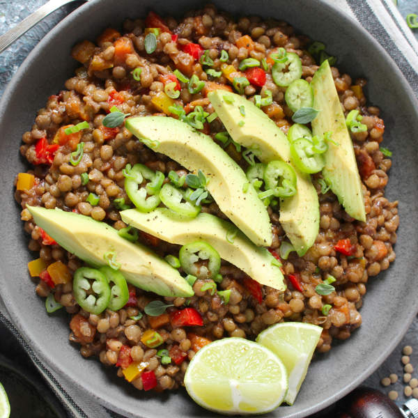 Ensalada de lentejas con vinagreta de mostaza, fácil y deliciosa para cualquier día