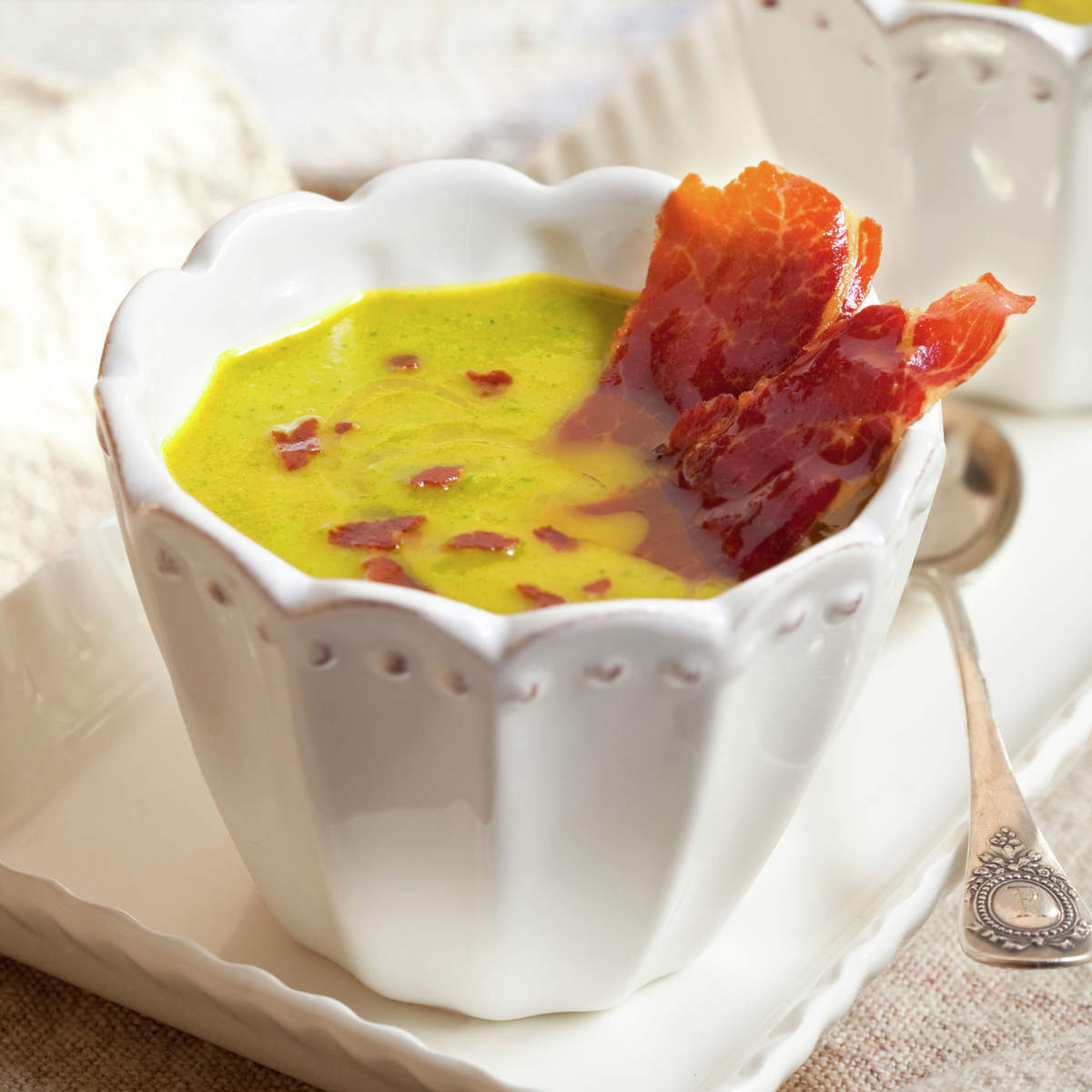 Crema de verduras con jamón serrano