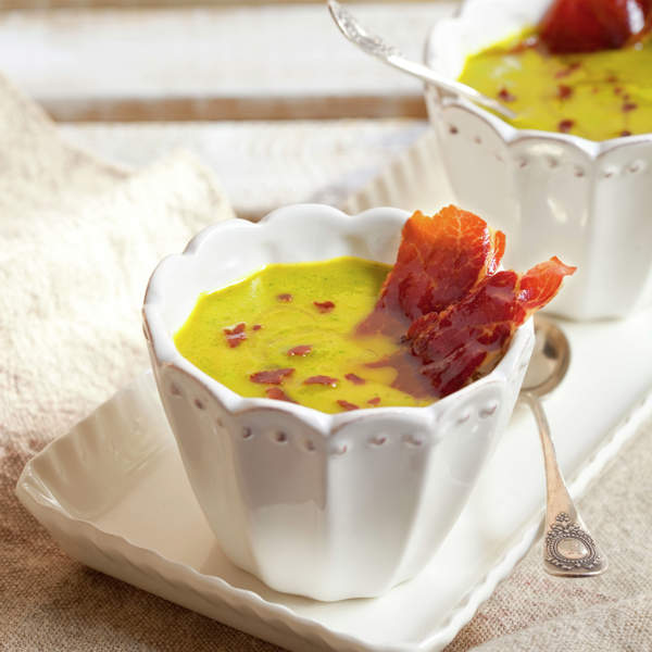 Crema de verduras con crujiente de jamón serrano