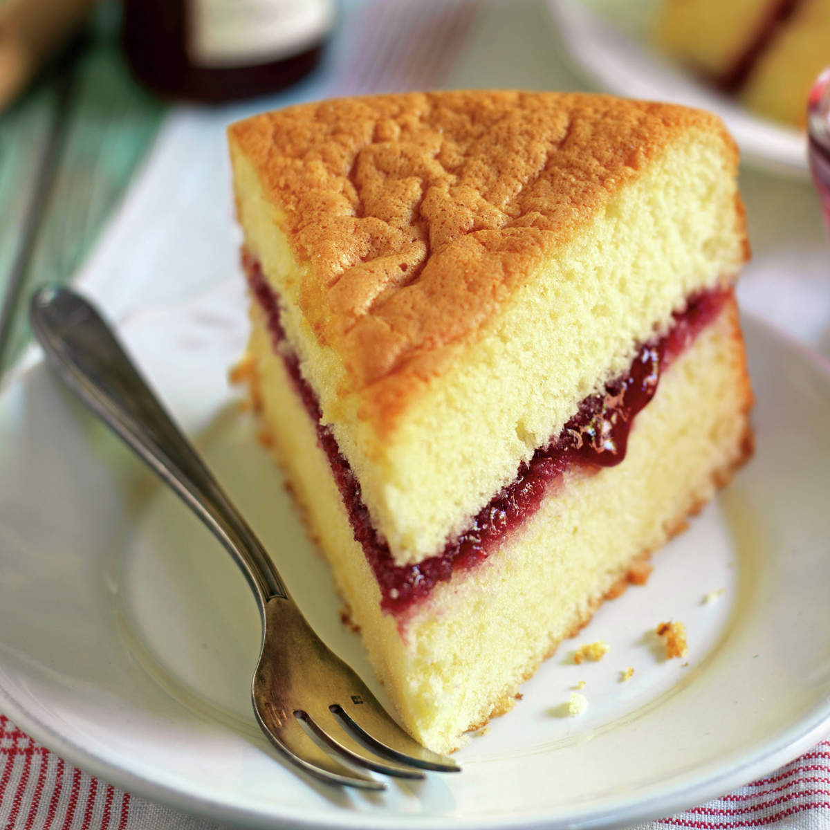 Bizcocho genovés relleno de mermelada