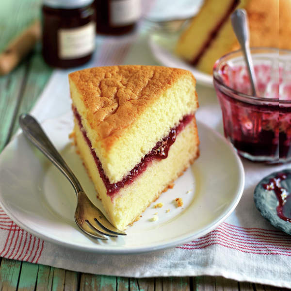 Bizcocho genovés relleno de mermelada (esponjoso y tierno)