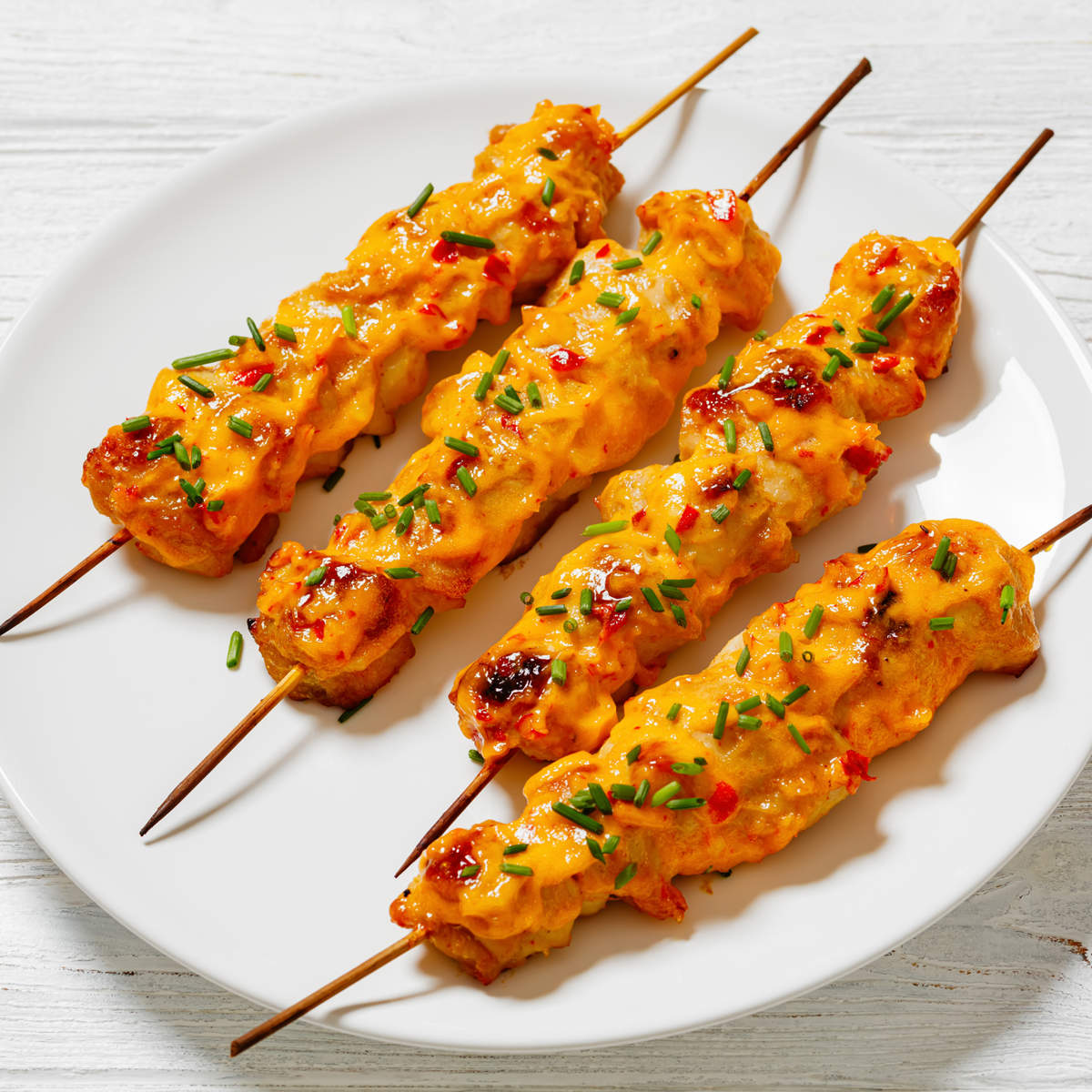 Brochetas de pollo Bang Bang iStock 1640179712