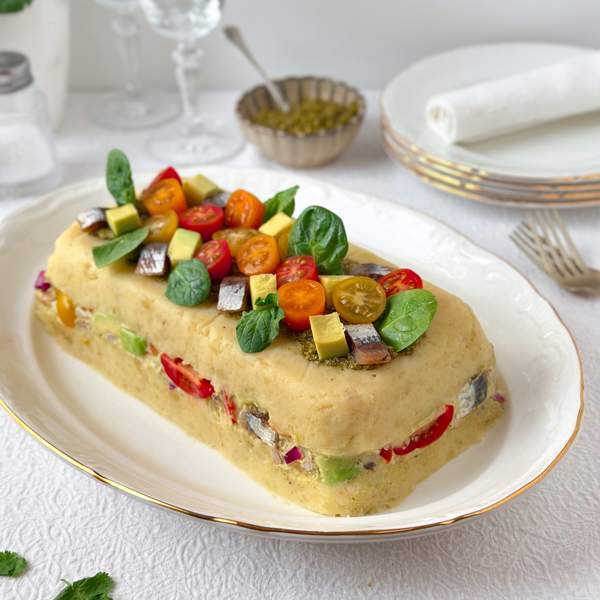 Pastel frío de patata, la receta que me soluciona la vida cuando tengo invitados en casa: fácil, barata y deliciosa