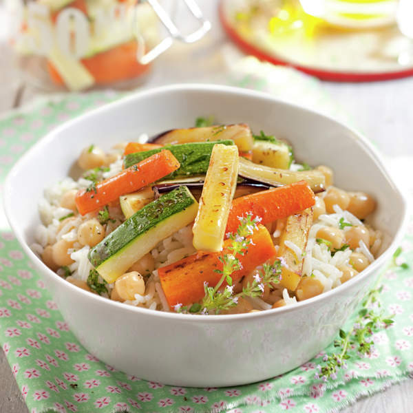 Ensalada de verduras y garbanzos con arroz