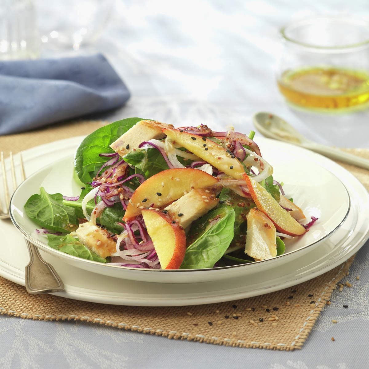 ENSALADA DE POLLO, ESPINACAS Y MELOCOTONES.