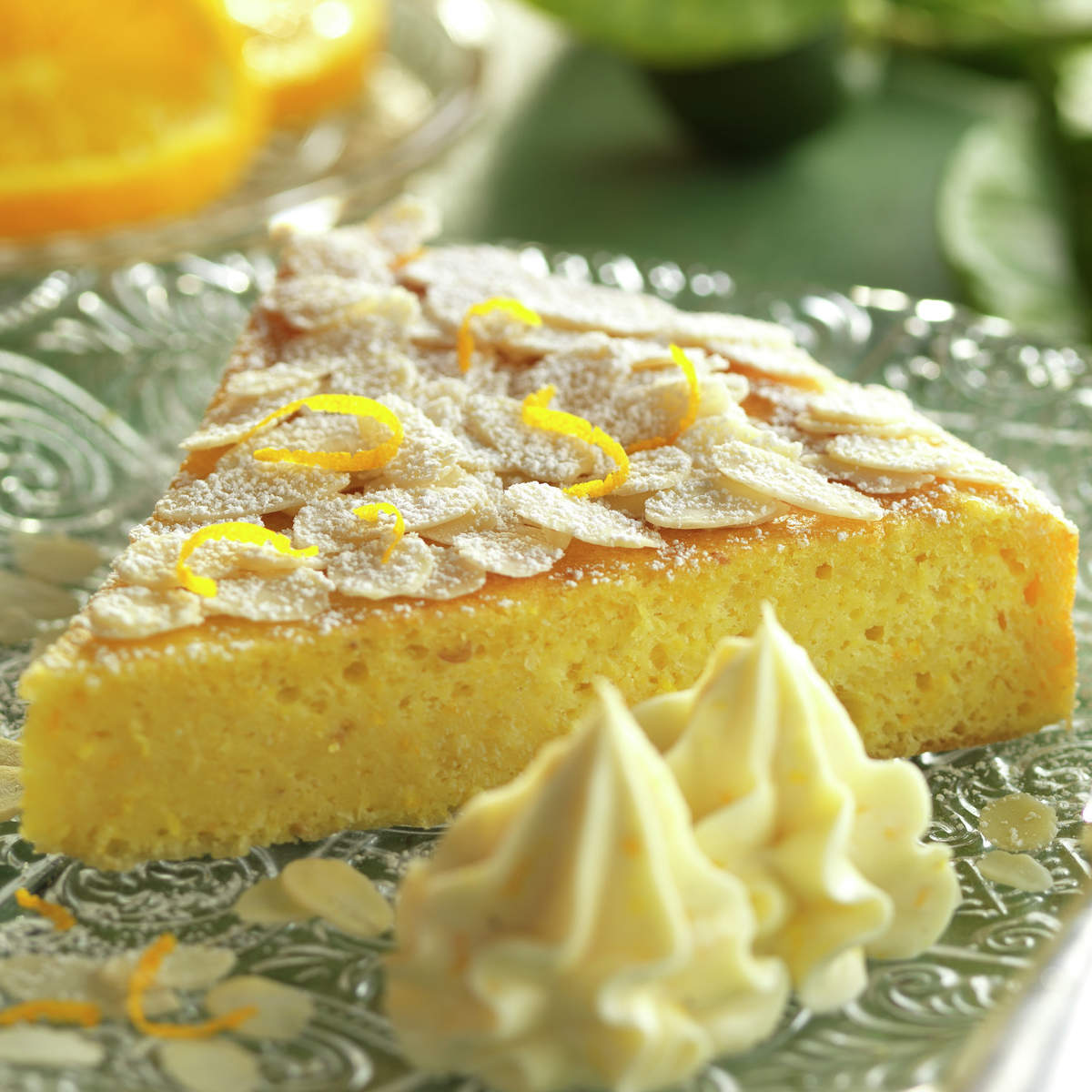 PASO A PASO PARA HACER PASTEL DE ALMENDRA CON NATA A LA NARANJA: RESULTADO FINAL.