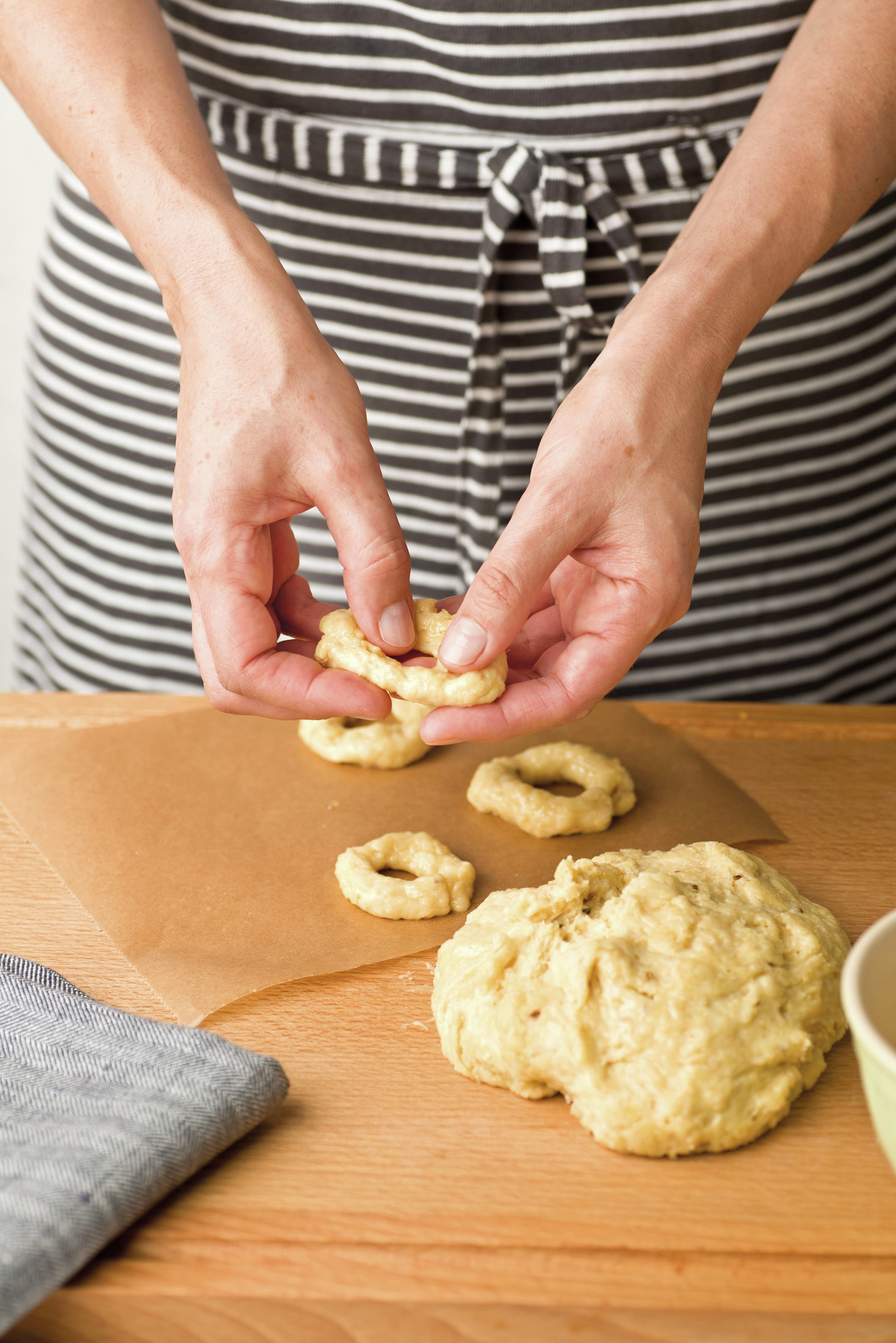 2. Da forma las rosquillas
