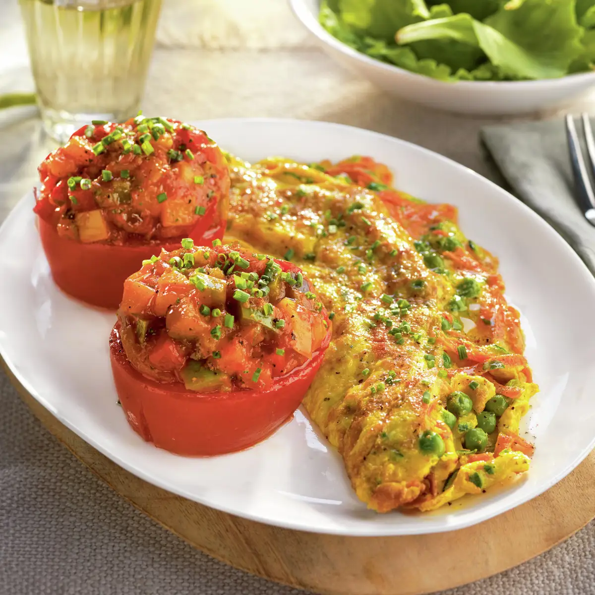 Tortilla de verduras con tomate asado