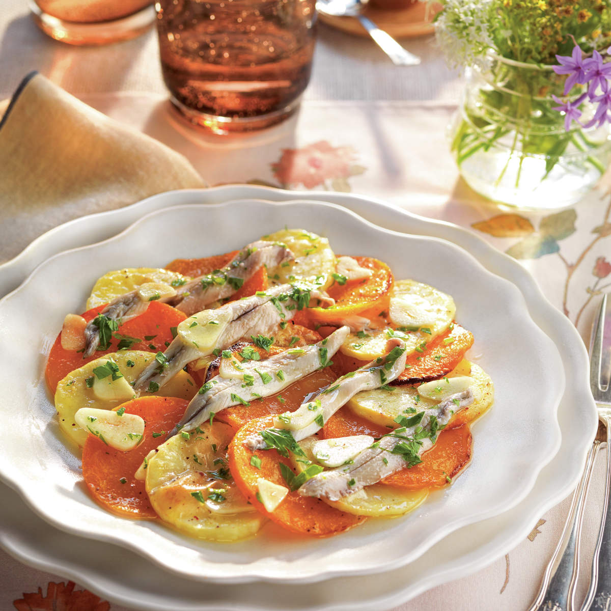 Gratén de patatas y calabaza con boquerones