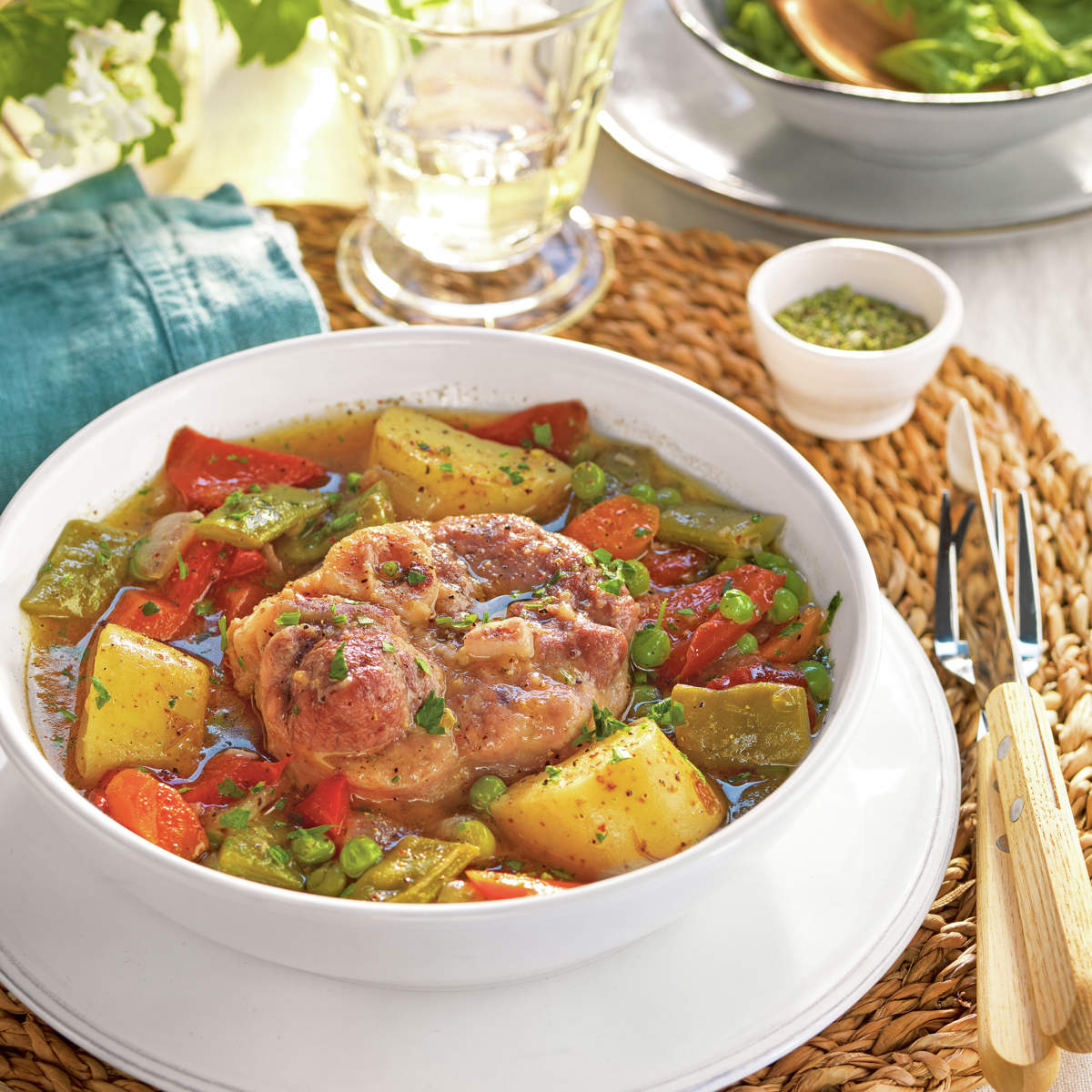 Jarrete con patatas y verduritas 