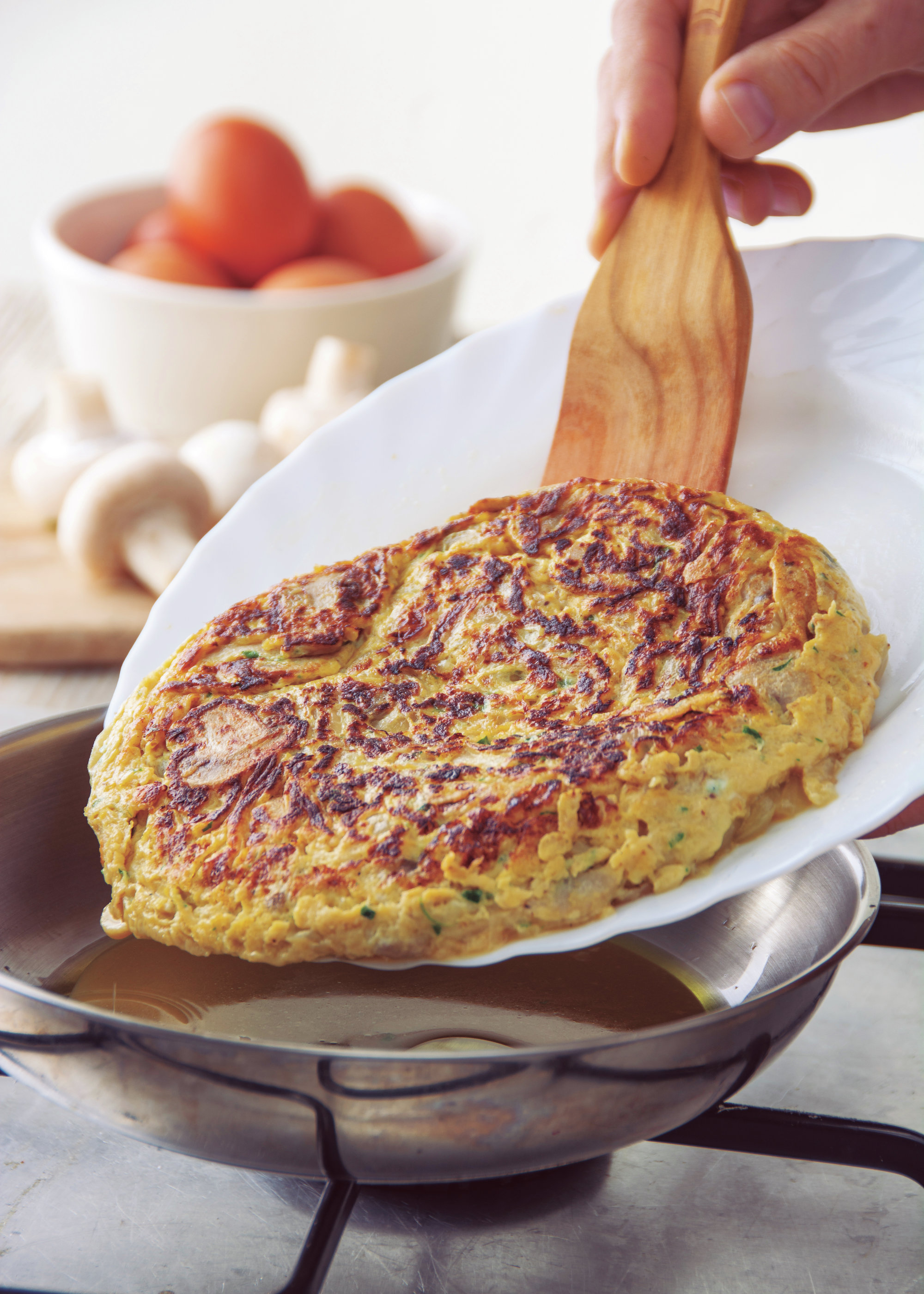 4. Cuaja la tortilla