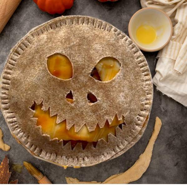 ¿Tienes tortillas, pollo y queso? Prepara esta tarta salada terrorífica, ideal para Halloween