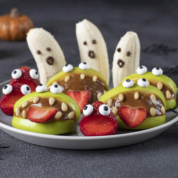 Terroríficos, pero muy saludables: así es la merienda de Halloween con frutas monstruosas