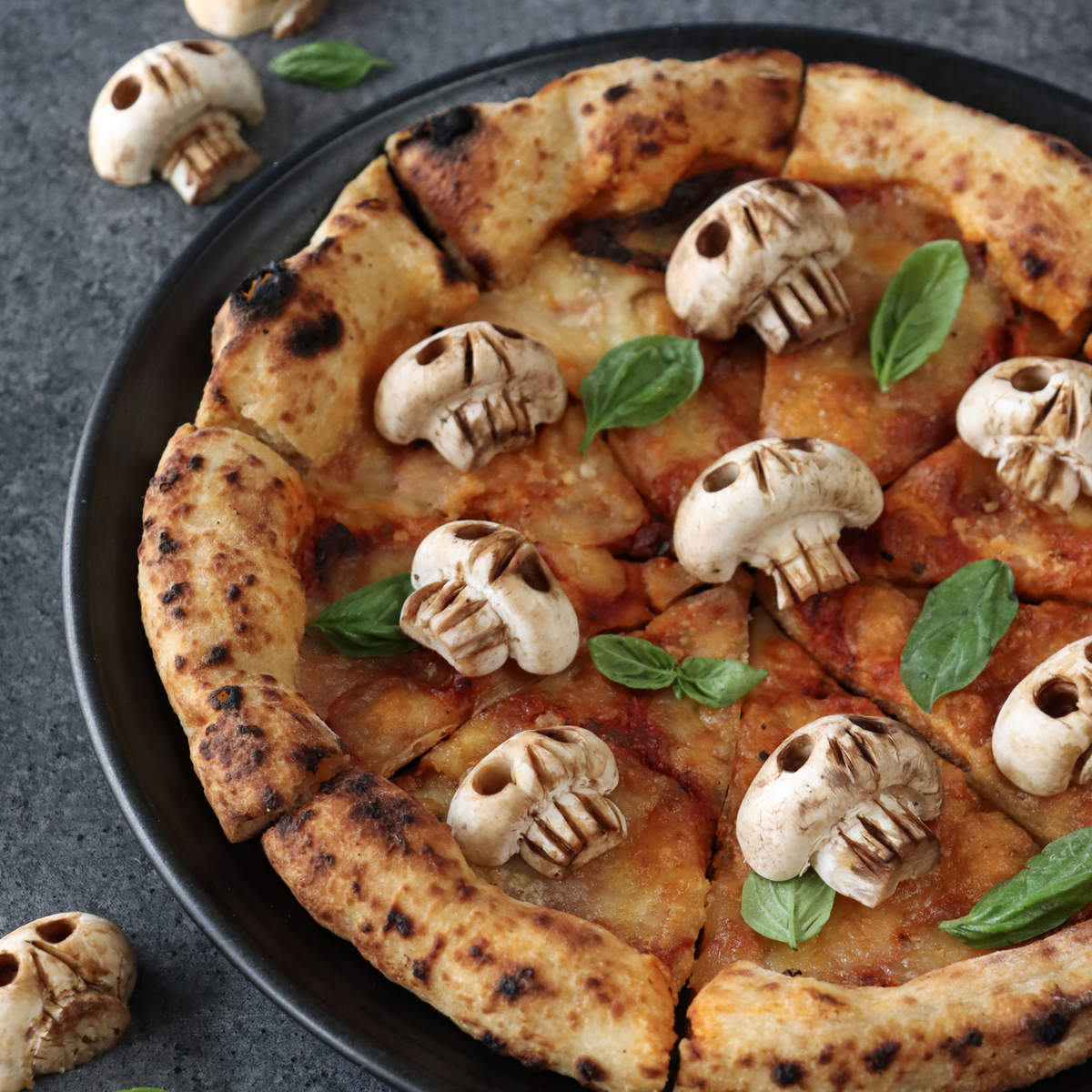 pizza de halloween iStock 2157489033