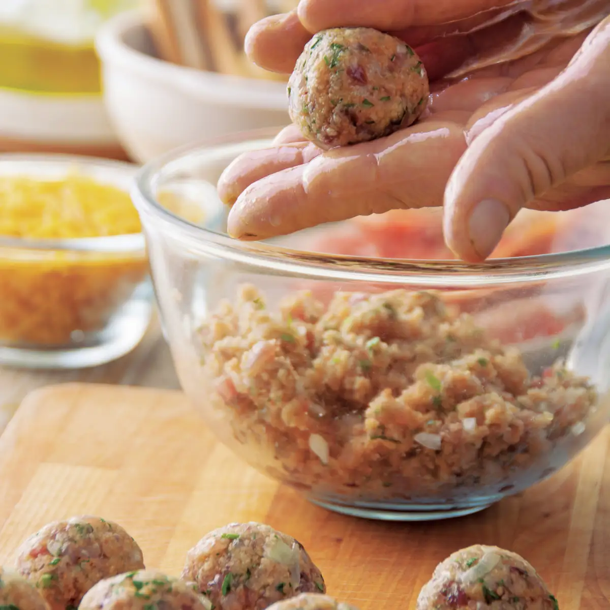 paso_a_paso_para_hacer_fideos_con_albondigas_de_caballa_con_gambas_y_verduras_formar_las_albondigas