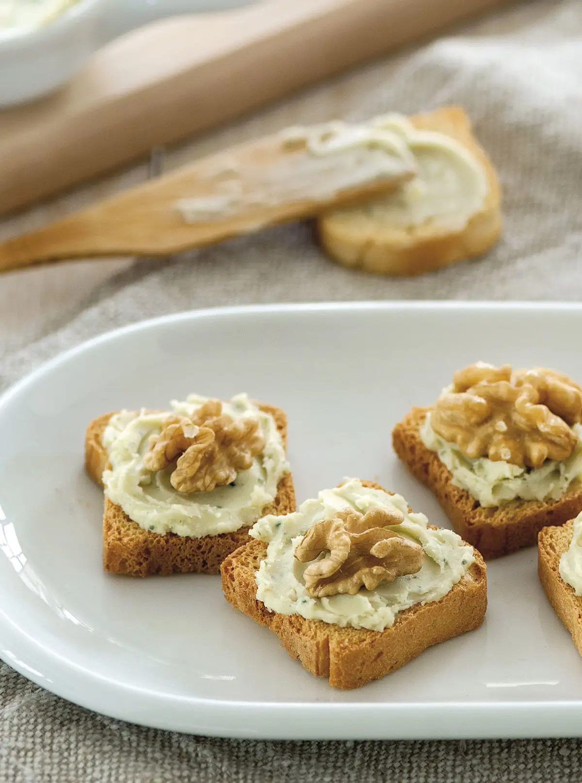 Canapés de roquefort y nueces