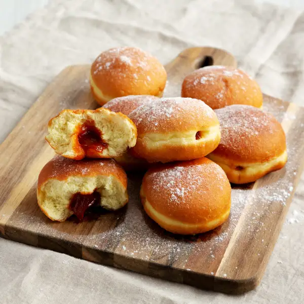 Pączki, buñuelos tradicionales de Polonia (rellenos de mermelada)