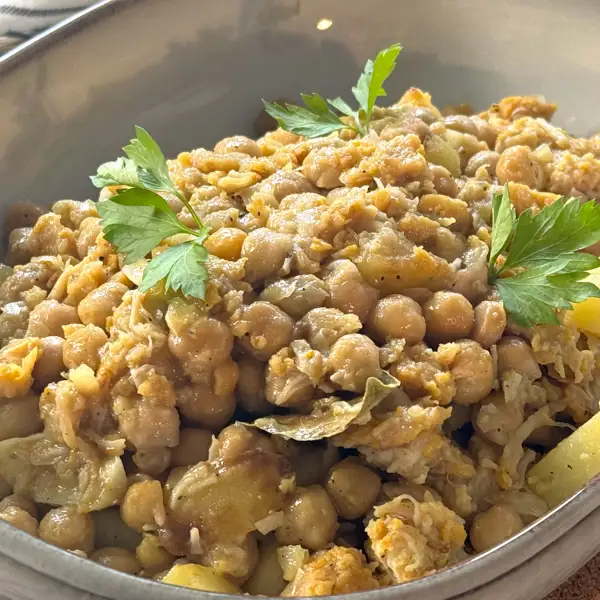 Receta de ropa vieja de la abuela, el plato típico de Cádiz con el que aprovecharás la carne del puchero