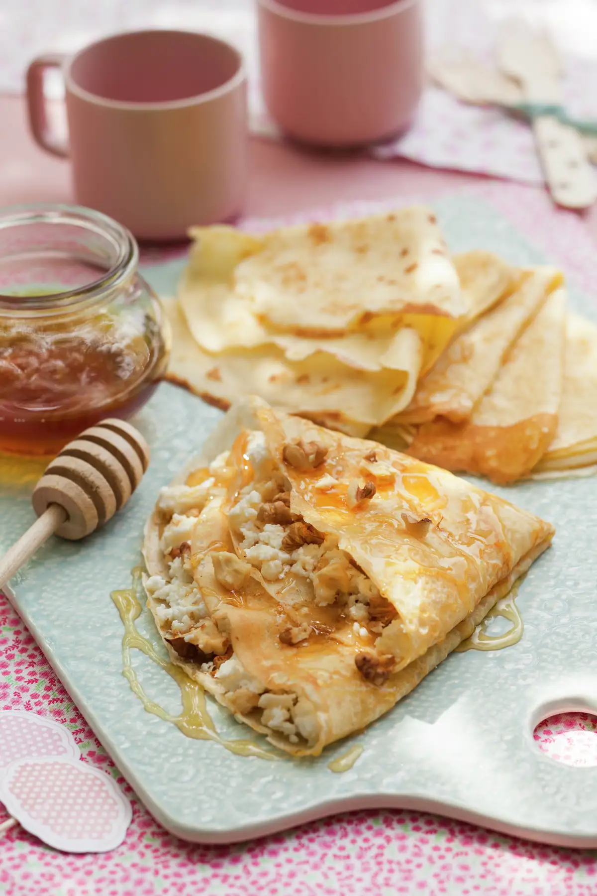 CREPES CON REQUESÓN Y NUECES.