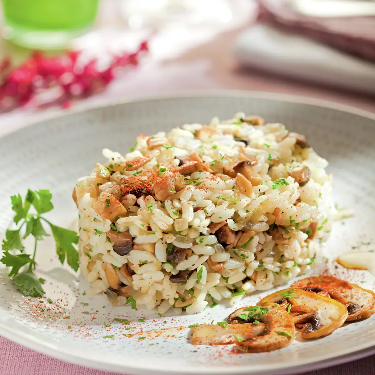Arroz blanco con champiñones al pimentón