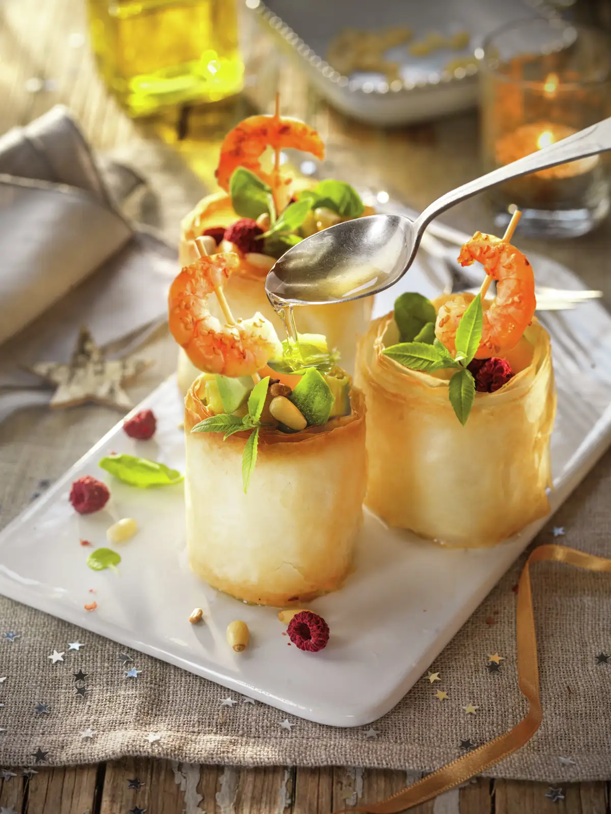 tubitos_de_ensalada_con_frutas_y_gambas