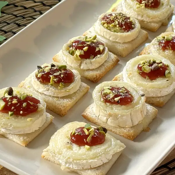 Canapés de queso de cabra y mermelada