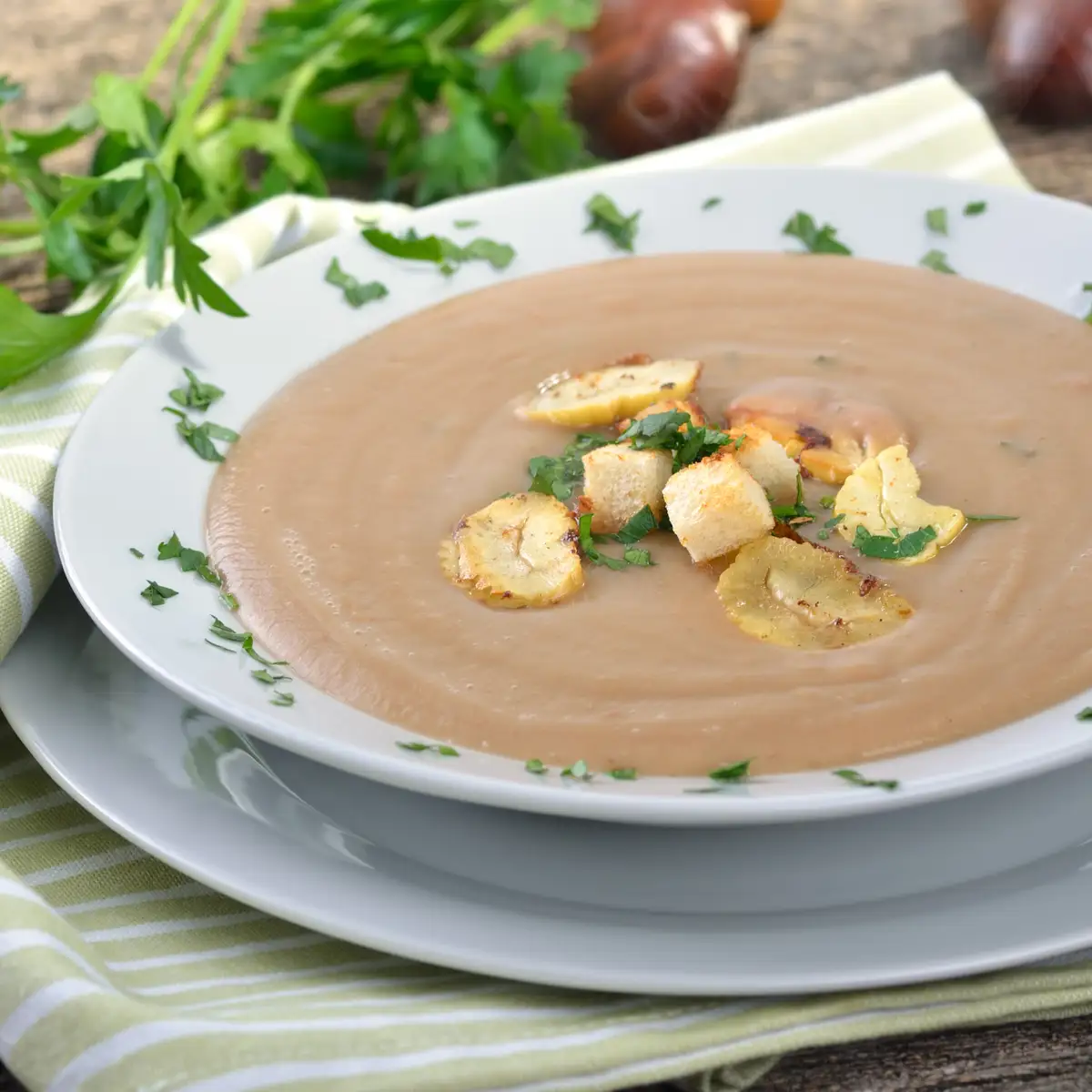 Crema de castañas y foie iStock 158370109
