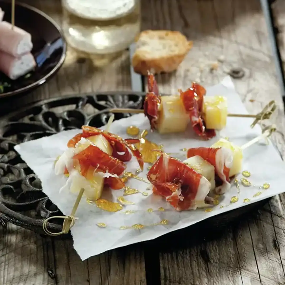 Pintxos de jamon iberico y queso curado