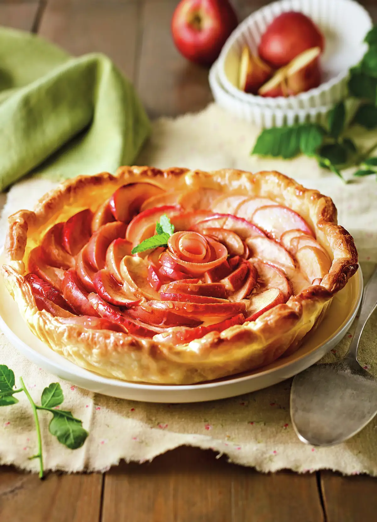 Tarta_de_hojaldre_con_crema_y_manzana