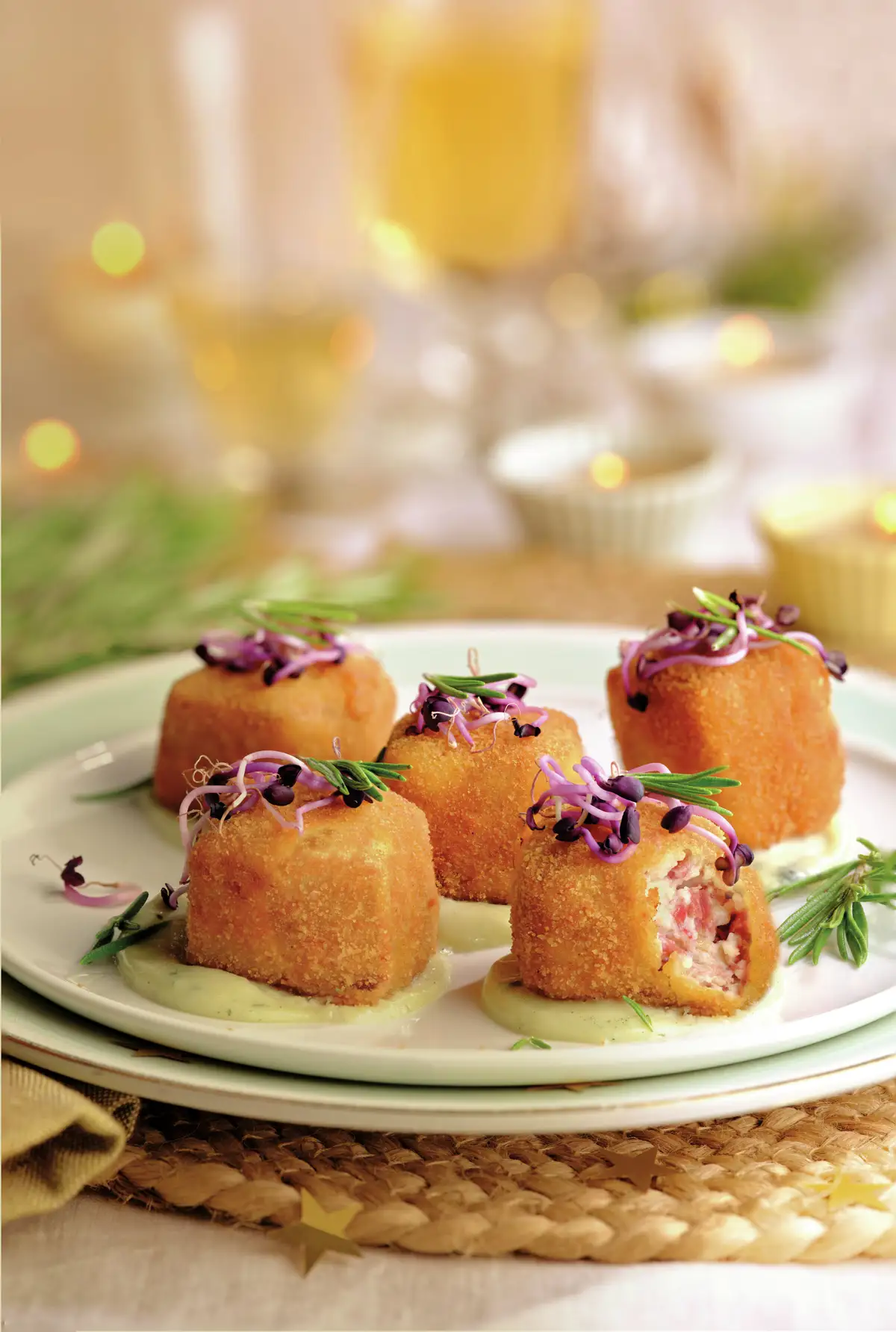 dados_de_confit_de_pato_y_cebolla_caramelizada_con_salsa_roquefort