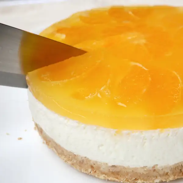 El postre perfecto para Nochevieja: tarta de queso y mandarina, un postre fácil y delicioso