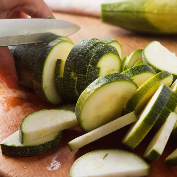 Calabacín al microondas, una cena o acompañante perfecto, ¡en 10 minutos!