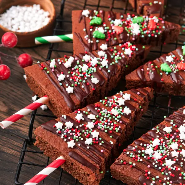 Arbolitos de Navidad de brownie de chocolate: el dulce delicioso para grandes y pequeños con el que sorprenderás esta Navidad