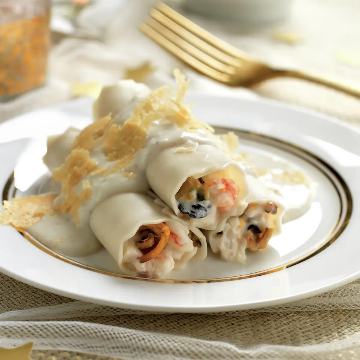 Canelones de pescado, gambas y mejillones