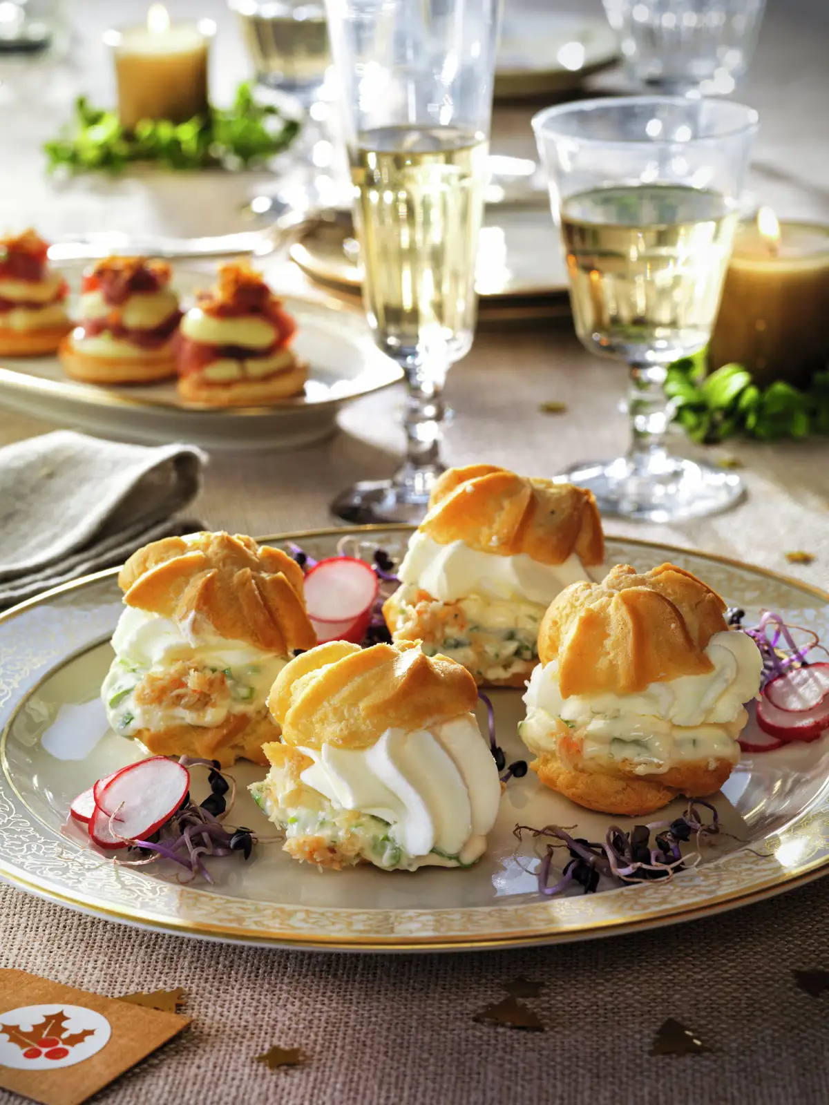 minilionesas_con_ensaladilla_de_cangrejo_y_mousse_de_queso